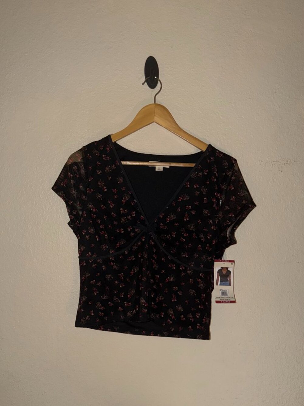 Aéropostale Mesh V-neck Crop Top